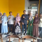 Dekan FTI UII Dorong Guru SMA Membuat Strategi Pembelajaran Adaptif Hari Purnomo seusai berdiskusi dengan guru-guru SMA Kota Jambi. (foto : istimewa)