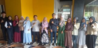 Dekan FTI UII Dorong Guru SMA Membuat Strategi Pembelajaran Adaptif Hari Purnomo seusai berdiskusi dengan guru-guru SMA Kota Jambi. (foto : istimewa)