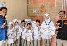 Murid SD Muhammadiyah PK Solo Serahkan Donasi Bencana