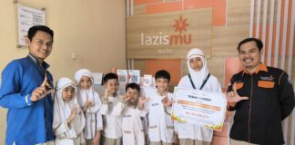 Murid SD Muhammadiyah PK Solo Serahkan Donasi Bencana