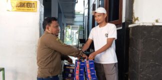Jumat Berkah SD Muh 1 Ketelan Bagikan 1.400 Paket
