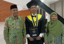 Wisuda UMS 2025, Agung Danarto Dampingi Putra Raih Gelar Sarjana Arsitektur