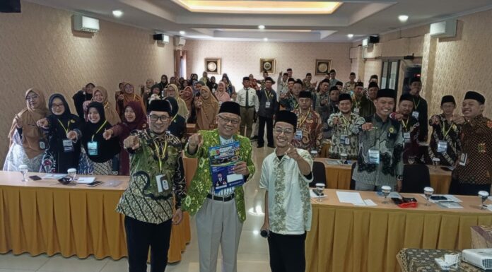 SMP Muhammadiyah 1 Simpon Surakarta Perkuat Ideologi Guru lewat Baitul Arqam