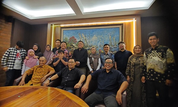 Pelepasan lulusan Prodi MTI FTI UII yang mengikuti wisuda Periode II Tahun Akademik 2025/2026 di Auditorium Prof KH Abdul Kahar Muzakkir, Kampus Terpadu UII, Sabtu (27/12/2025). (foto : heri purwata)