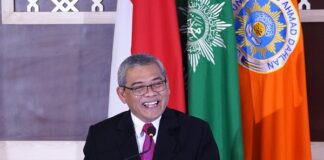 UAD, Kampus Inisiator Bidang Ketahanan dan Mitigasi Bencana Rektor UAD, Prof Muchlas saat menyampaikan laporan tahunan. (foto : istimewa)