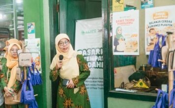 Merawat Bumi dari Pasar: Ketika ‘Aisyiyah Menjadikan Belanja Bagian dari Ibadah Ketua Umum PP ‘Aisyiyah, Dr. apt. Salmah Orbayinah, M.Kes., Apt., hadir pada puncak kampanye “Pasarku Tempat Ibadahku” di Pasar Demangan, Kemantren Gondokusuman, Kota Yogyakarta, Ahad (14/12/2025).