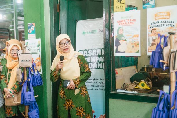 Ketua Umum PP ‘Aisyiyah, Dr. apt. Salmah Orbayinah, M.Kes., Apt., hadir pada puncak kampanye “Pasarku Tempat Ibadahku” di Pasar Demangan, Kemantren Gondokusuman, Kota Yogyakarta, Ahad (14/12/2025).