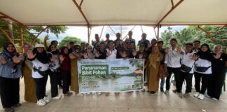 YGANN Bersama PGRI Lahat Dan Lazismu Sukses Gelar Penanaman Bibit Pohon dan Aksi Donasi Peduli Banjir di Bantaran Sungai Lematang
