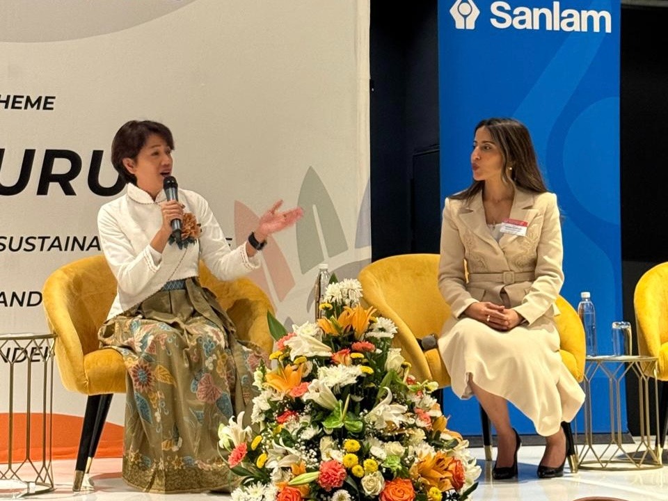 Direktur & Chief Information Technology Officer XLSMART, Yessie D. Yosetya (kedua dari kanan) pada panel bertema “Bridging Legacies: Insights from Japan and Indonesia”, Johannesburg, Afrika Selatan, akhir November 2025.