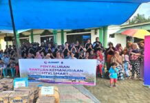 Karyawan XLSMART Salurkan Bantuan Bencana ke Sumut, Aceh, dan Sumbar XLSMART melalui Majelis Ta’lim XLSMART (MTXLSMART) menyalurkan bantuan ke Desa Pekubuan, Kecamatan Tanjung Pura, Kabupaten Langkat, pada Minggu (21/12).