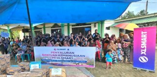 Karyawan XLSMART Salurkan Bantuan Bencana ke Sumut, Aceh, dan Sumbar XLSMART melalui Majelis Ta’lim XLSMART (MTXLSMART) menyalurkan bantuan ke Desa Pekubuan, Kecamatan Tanjung Pura, Kabupaten Langkat, pada Minggu (21/12).
