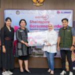 Sisternet Perkuat Pemberdayaan Perempuan Bapas Denpasar, Siapkan UMKM Tembus Pasar Global lewat KMP 2026 Perencana Muda Deputi Bidang Kesetaraan Gender, Kementerian Pemberdayaan Perempuan dan Perlindungan Anak Republik Indonesia, Setiorini, Kasi Bimbingan Klien Anak Balai Pemasyarakatan Kelas I Denpasar, Putu Yogi Hitha Wati, Product Owner Sisternet XLSMART, Adelia Panjaitan, dan Head Of Sales Greater Bali XLSMART, Riswan Sitorus, pada pelaksanaan Sisternet SheInspire di Balai Pemasyarakatan (Bapas) Denpasar pada 18–19 Desember 2025.