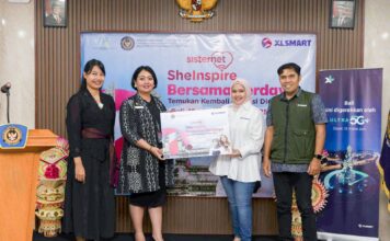 Sisternet Perkuat Pemberdayaan Perempuan Bapas Denpasar, Siapkan UMKM Tembus Pasar Global lewat KMP 2026 Perencana Muda Deputi Bidang Kesetaraan Gender, Kementerian Pemberdayaan Perempuan dan Perlindungan Anak Republik Indonesia, Setiorini, Kasi Bimbingan Klien Anak Balai Pemasyarakatan Kelas I Denpasar, Putu Yogi Hitha Wati, Product Owner Sisternet XLSMART, Adelia Panjaitan, dan Head Of Sales Greater Bali XLSMART, Riswan Sitorus, pada pelaksanaan Sisternet SheInspire di Balai Pemasyarakatan (Bapas) Denpasar pada 18–19 Desember 2025.