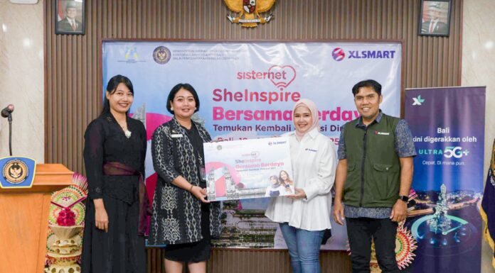 Sisternet Perkuat Pemberdayaan Perempuan Bapas Denpasar, Siapkan UMKM Tembus Pasar Global lewat KMP 2026 Perencana Muda Deputi Bidang Kesetaraan Gender, Kementerian Pemberdayaan Perempuan dan Perlindungan Anak Republik Indonesia, Setiorini, Kasi Bimbingan Klien Anak Balai Pemasyarakatan Kelas I Denpasar, Putu Yogi Hitha Wati, Product Owner Sisternet XLSMART, Adelia Panjaitan, dan Head Of Sales Greater Bali XLSMART, Riswan Sitorus, pada pelaksanaan Sisternet SheInspire di Balai Pemasyarakatan (Bapas) Denpasar pada 18–19 Desember 2025.