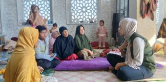 KawanMU Aceh Dampingi Lansia Penyintas Banjir