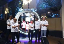 XL Ultra 5G+: Layanan 5G Tercepat dan Merata di 33 Kota, Diperkenalkan Bersama Konser Lintas Kota (ki-ka) Presiden Direktur & CEO XLSMART, Rajeev Sethi, Direktur & Chief Integration Officer XLSMART, Sanjey Vaghasia, Direktur & Chief Information Technology Officer XLSMART, Yessie D. Yosetya, Direktur & Chief Technology Officer XLSMART, Shurish Subbramaniam dan Direktur & Chief Strategy & Home Business Officer XLSMART, Feiruz Ikhwan berinteraksi secara virtual yang terhubung oleh portal 5G dengan Direktur & Chief Commercial Officer XLSMART, David Arcelus Oses (tengah kiri), Direktur & Chief Regulatory Officer XLSMART, Merza Fachys (tengah) dan Direktur & Chief People Officer XLSMARTm Jeremiah Ratadhi yang berada di Surabaya dalam acara peluncuran XL Ultra 5G+ di Jakarta, Jumat (30/1).