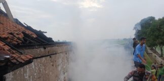 Gudang SMP Negeri 1 Kertasemaya Terbakar, Respons Cepat Warga dan Polisi Cegah Api Meluas