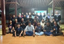 KKN DIK FKIP UMS Perkuat Karang Taruna