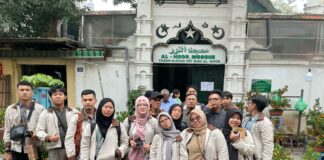 Mahasiswa UMS Analisis Desain Bat Trang Museum Vietnam
