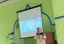 Mahasiswa KKN FKIP UMS Kenalkan Website BUDI