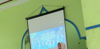 Mahasiswa KKN FKIP UMS Kenalkan Website BUDI