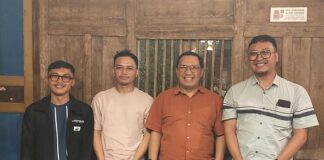 Mahasiswa MTI UII Didorong Segera Tempuh S3 Bagi Dosen Lulusan Prodi MTI FTI UII bersama Winda Nur Cahyo saat pelepasan di Yogyakarta, Jumat (13/2/2026). (foto : heri purwata)