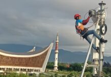 XLSMART Tancap Gas Usai Merger, Pendapatan Melonjak 23% dan Sinergi USD 250 Juta Terealisasi bts sumbar