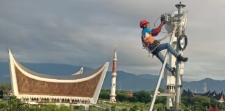 XLSMART Tancap Gas Usai Merger, Pendapatan Melonjak 23% dan Sinergi USD 250 Juta Terealisasi bts sumbar