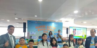 Ribuan Buku Bacaan Dibagikan Gratis kepada Anak-Anak Pemudik di Bandara Halim Perdanakusuma