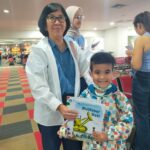 Dukung Pembagian Buku Bacaan Gratis di Bandara, Orang Tua: Cara Menarik Kenalkan Kebiasaan Membaca pada Anak