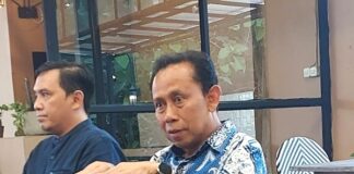 Akreditasi dan Masa Tunggu Singkat Lulusan, Nilai Plus Perguruan Tinggi Hari Purnomo saat berbuka bersama dengan wartawan di Sleman, Selasa (10/3/2026). (foto : heri purwata)