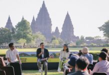 IDM Sambut Pemudik dan Siapkan Momen Kebersamaan Lebaran di Candi Gistang Panutur (tengah) dan Yudhistira Setiawan (kiri) saat memberikan penjelasan kepada wartawan. (foto : istimewa)
