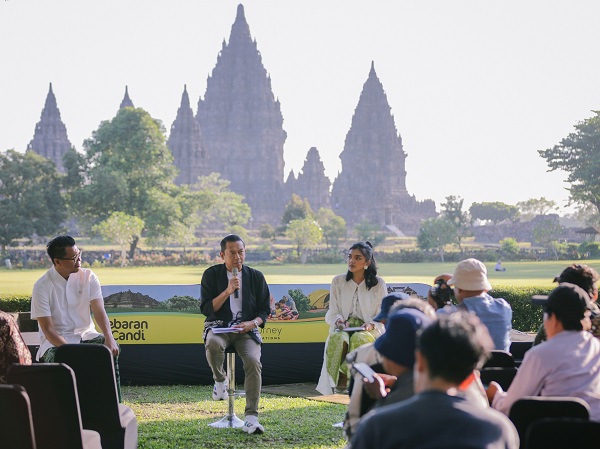 Gistang Panutur (tengah) dan Yudhistira Setiawan (kiri) saat memberikan penjelasan kepada wartawan. (foto : istimewa)