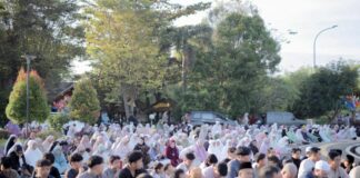 Ribuan Jamaah Salat Id di Edutorium UMS, Seruan Istikamah Menguat