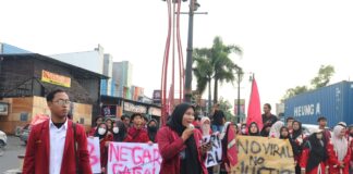 IMM Surakarta Bagi Takjil, Kritik Demokrasi di Kartasura