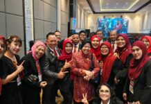 Risma Soroti Darurat Mental, Gabung Komunitas Hipnotis