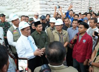 Kunjungan Menteri Pertanian Andi Amran Sulaiman di Gudang BULOG Jawa Timur, Dirut BULOG: Pastikan Stok Beras Nasional Aman