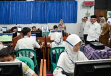 Tinjau SMP N 2 Curug Tangerang, Mendikdasmen Pastikan TKA SMP Berjalan Lancar dan Kredibel