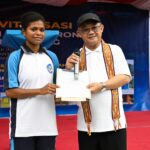 Senang Sekolahnya Dapat Bantuan Perpustakaan hingga Makanan Bergizi, Siswa asal Papua ini Berkirim Surat kepada Presiden