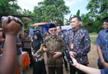 Menteri Mu’ti Kunjungi SD Roboh di Bangkalan