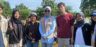 Mahasiswa Italia Kagum Kado Hijau Pemuda Muhammadiyah Surakarta