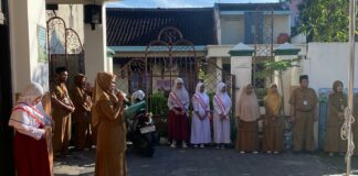 Upacara SD Muhammadiyah 24 Gajahan Penuh Semangat