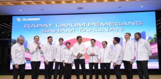 RUPST 2026 Restui Transformasi XLSMART, Kinerja Pascamerger Tumbuh Signifikan Direktur & Chief Integration Officer XLSMART, Sanjay Vaghasia, Direktur & Chief Enterprise Strategic Relationship Officer XLSMART, Andrijanto Muljono, Direktur & Chief Strategy and Home Business Officer XLSMART, Feiruz Ikhwan, Direktur & Chief Commercial Officer XLSMART, David Arcelus Oses, Direktur & Chief Information Technology Officer XLSMART, Yessie D. Yosetya, Presiden Direktur & CEO XLSMART, Rajeev Sethi, Presiden Komisaris XLSMART, Arsjad Rasjid, Direktur & Chief Regulatory Officer XLSMART, Merza Fachys, Direktur & Chief People Officer XLSMART, Jeremiah Ratadhi, Direktur & Chief Financial Officer XLSMART, Antony Susilo, Direktur & Chief Technology Officer XLSMART, Shurish Subbramaniam dalam acara Rapat Umum Pemegang Saham Tahunan XLSMART 2026 di Kantor XLSMART Tower, Jakarta Selatan. Rabu (20/5).