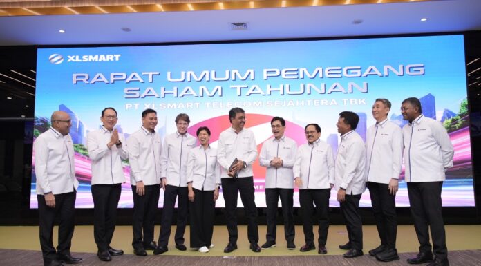 RUPST 2026 Restui Transformasi XLSMART, Kinerja Pascamerger Tumbuh Signifikan Direktur & Chief Integration Officer XLSMART, Sanjay Vaghasia, Direktur & Chief Enterprise Strategic Relationship Officer XLSMART, Andrijanto Muljono, Direktur & Chief Strategy and Home Business Officer XLSMART, Feiruz Ikhwan, Direktur & Chief Commercial Officer XLSMART, David Arcelus Oses, Direktur & Chief Information Technology Officer XLSMART, Yessie D. Yosetya, Presiden Direktur & CEO XLSMART, Rajeev Sethi, Presiden Komisaris XLSMART, Arsjad Rasjid, Direktur & Chief Regulatory Officer XLSMART, Merza Fachys, Direktur & Chief People Officer XLSMART, Jeremiah Ratadhi, Direktur & Chief Financial Officer XLSMART, Antony Susilo, Direktur & Chief Technology Officer XLSMART, Shurish Subbramaniam dalam acara Rapat Umum Pemegang Saham Tahunan XLSMART 2026 di Kantor XLSMART Tower, Jakarta Selatan. Rabu (20/5).