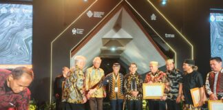 Berdedikasi Lestarikan Budaya, Andi Promal Pawi Raih Penghargaan Penggerak SNKI dari Menteri Kebudayaan Fadli Zon