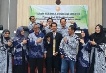 Transisi Industri Batik Tradisional ke Ekonomi Sirkular Butuh Strategi Bridging Intervention Feris Firdaus bersama dosen-dosen Jurusan Teknik Industri FTI UII seusai Ujian Terbuka di Program Studi Ilmu Lingkungan Manajemen Sumber Daya, Sekolah Pascasarjana Universitas Sebelas Maret Surakarta, Selasa (23/6/2026). (foto : istimewa)