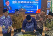 Mendikdasmen Abdul Mu’ti Teken Prasasti SMP Muhammadiyah PKBS Surakarta