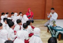 Native Speaker Uzbekistan Ajak Murid SD Muhammadiyah PK Solo Berbahasa Inggris