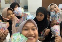 Mahasiswa UMS Kenalkan Rupiah, Anak PMI Malaysia Antusias