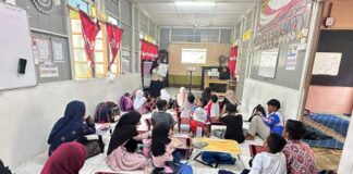 Mahasiswa UMS Edukasi PHBS Anak Diaspora Indonesia di Malaysia